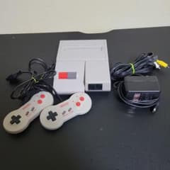 ニューファミコン本体 コントローラー2個付き - メルカリ