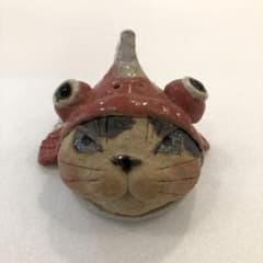 新品】人気作家 岡村洋子 猫かぶりシリーズ 金魚 赤 置物 焼き物
