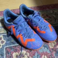 20センチ⭐︎PUMA サッカーシューズ ブルー/オレンジ - メルカリ