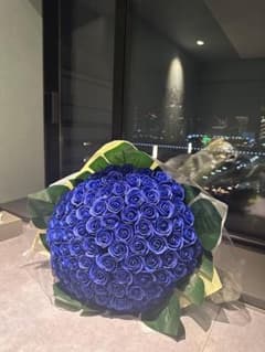 青いバラのラウンドブーケ100本 - メルカリ