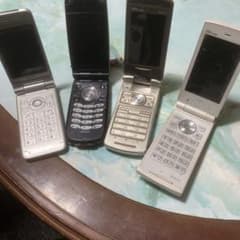 au 折りたたみ携帯電話 4台セット - メルカリ