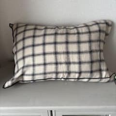 美品、ベアトレスラベルクッション、クリーニングすみ。ブランド