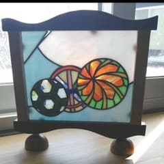 ステンドグラス置物 パネル置物 手鞠柄:古典柄 額:台座付き - メルカリ