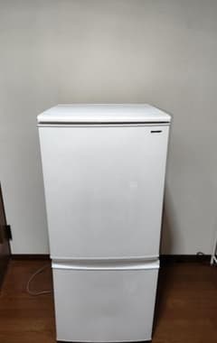 2018年製 どっちもドア冷蔵庫（137L）近隣配送無料＋保証＋設置込