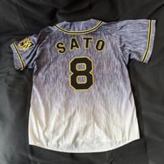 阪神タイガース 佐藤輝明 ビジターユニフォーム Sサイズ #8 - メルカリ