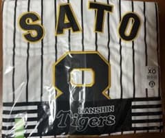未開封新品 阪神タイガース ユニフォーム 佐藤輝明 XOサイズ - メルカリ