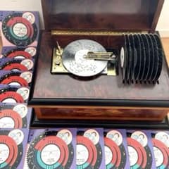 ディスク22枚付き リュージュオルゴール ドーム型クルミ象嵌箱ディスク