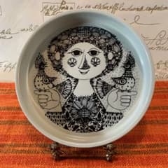 ビヨンヴィンブラッド ビンテージの鳥を持つ少女の絵柄の深皿です！22