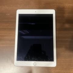 iPad Air2ゴールド 画面ひび割れあり - メルカリ