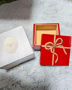 か*る様 激レアChristian Diorギフトボックス重箱風 漆塗り調レッド