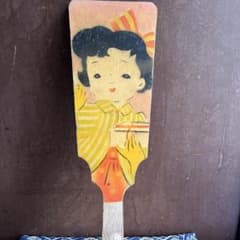 昭和レトロな羽子板 女の子イラスト羽根付きセット - メルカリ