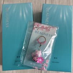 メナード 新薬用ビューネ ミニボトル付 2箱ビューニャンセット - メルカリ