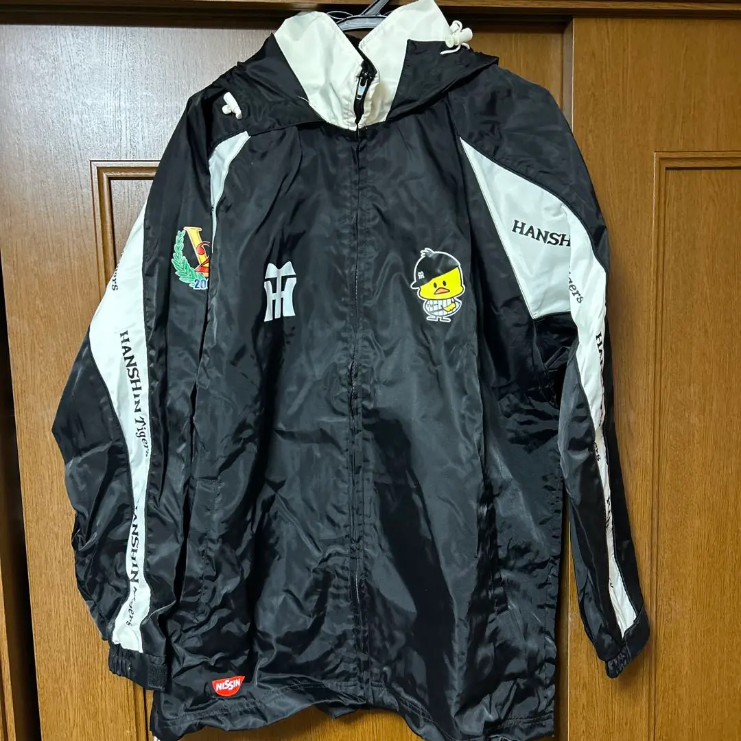 2026年最新】阪神タイガース ウインドブレーカーの人気アイテム - メルカリ