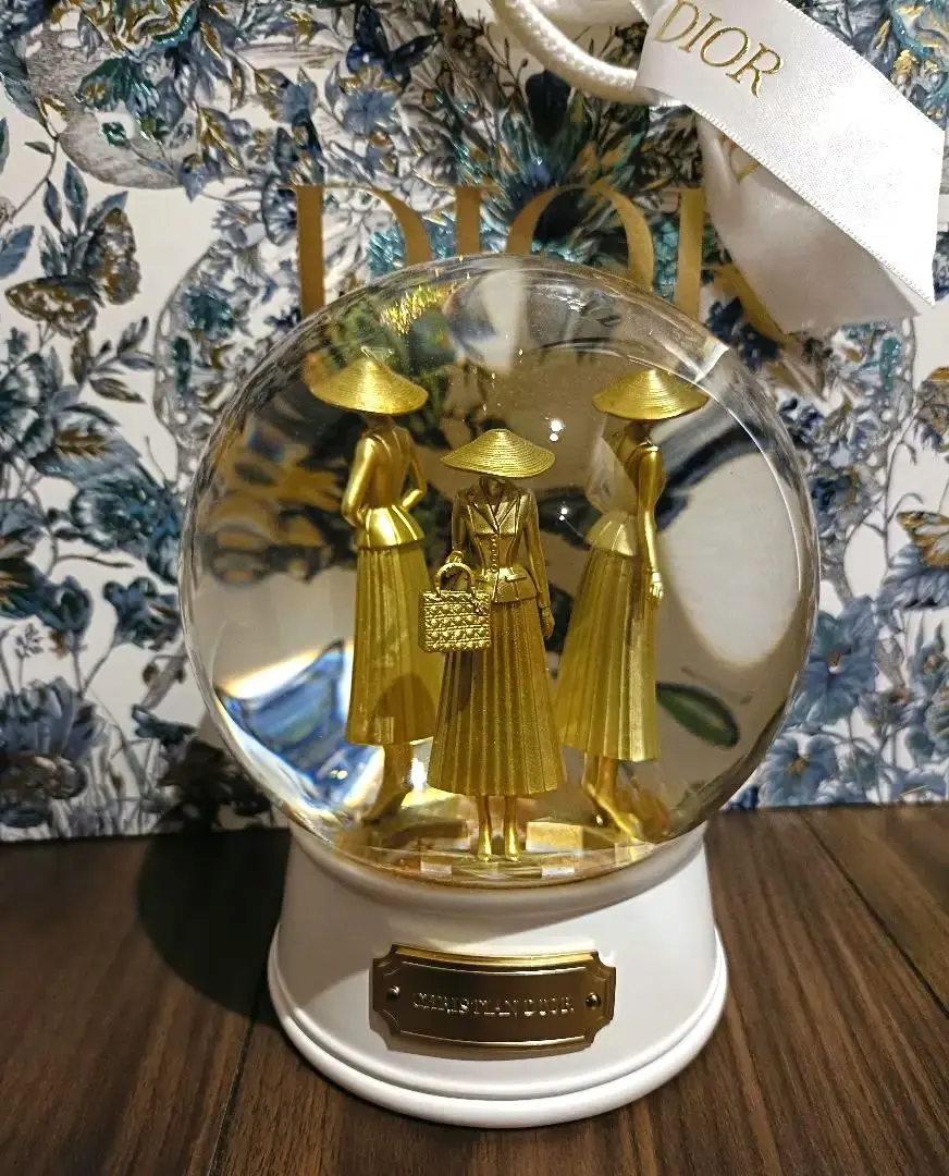 2026年最新】dior スノードームの人気アイテム - メルカリ