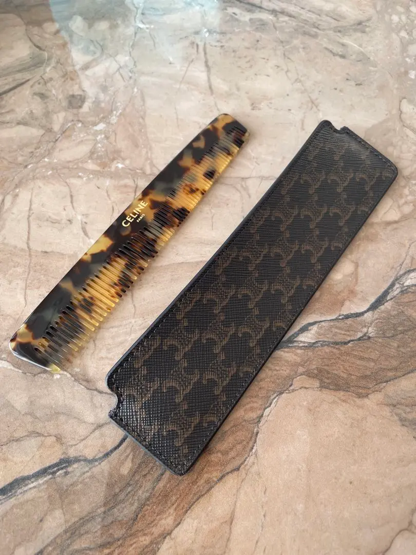 2026年最新】CELINE ヘアブラシ・コームの人気アイテム - メルカリ