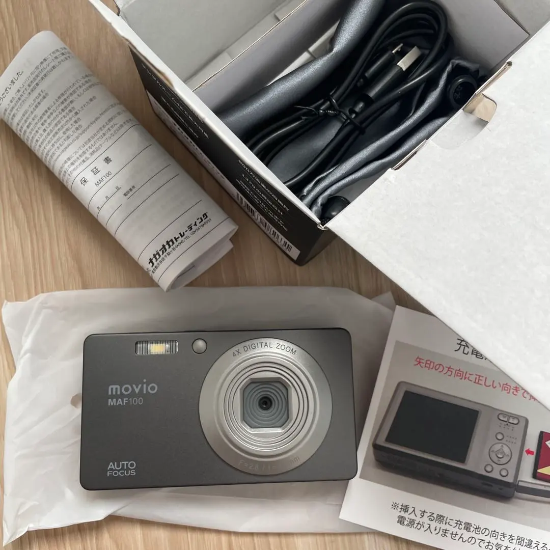 マイクロSDカード・約1年の保証書付 movio デジカメ MAF500BE d