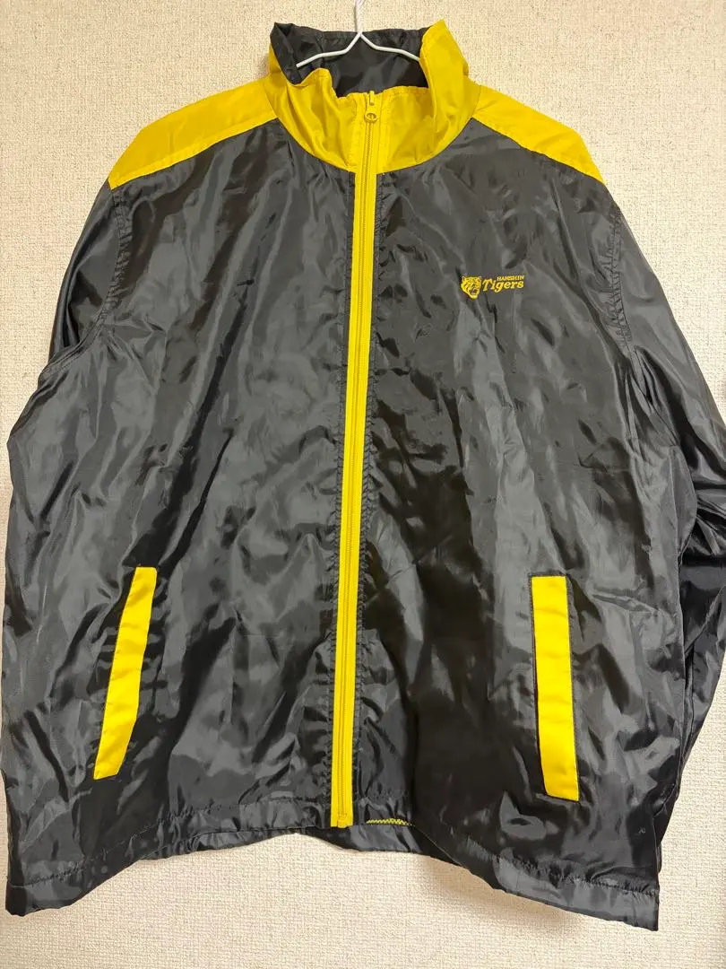2026年最新】阪神タイガース ウィンドブレーカーの人気アイテム - メルカリ
