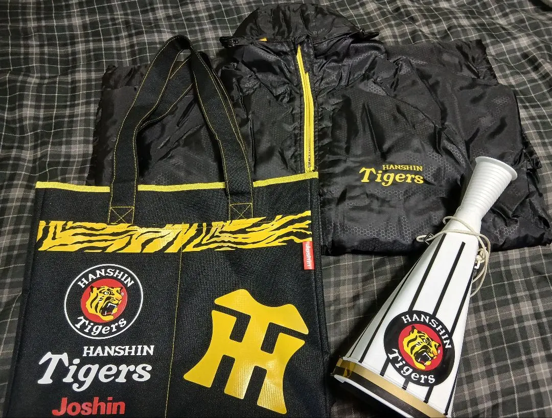 2026年最新】阪神タイガース ベンチコートの人気アイテム - メルカリ
