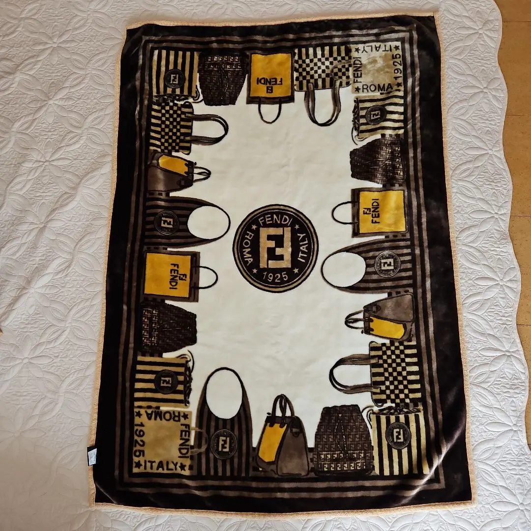 2026年最新】Fendi 毛布・ブランケットの人気アイテム - メルカリ