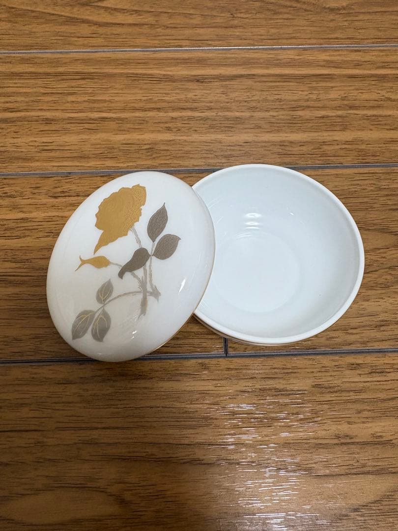 大倉陶園 金蝕バラ 蓋付き ボンボニエール 小物入れ - メルカリ