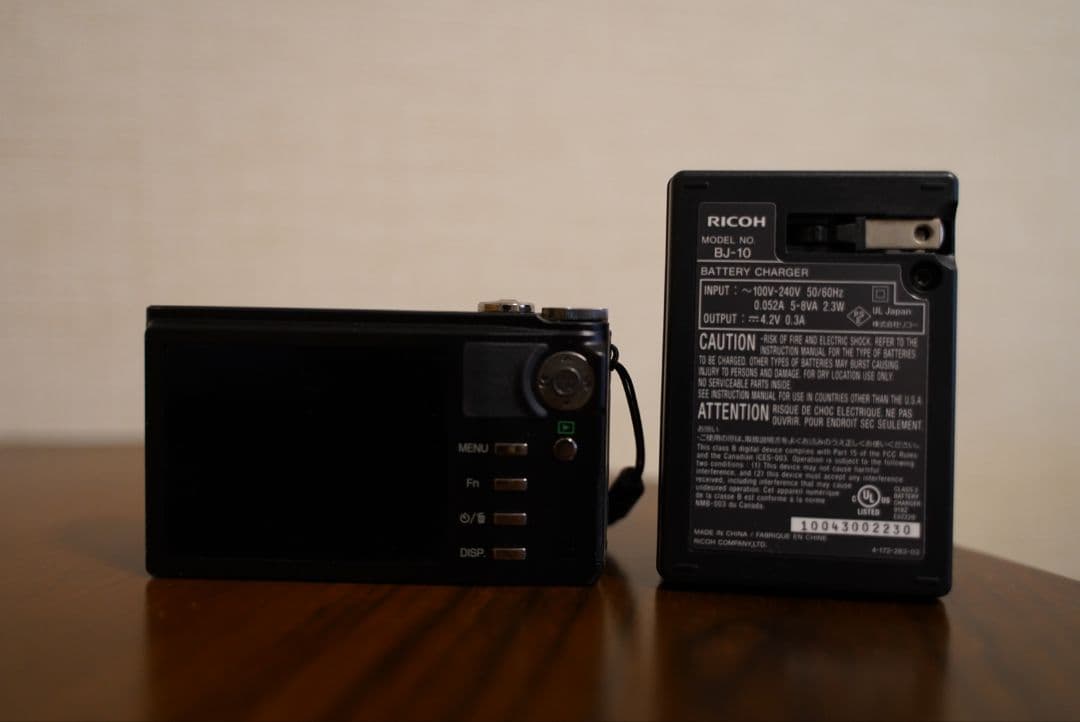 RICOH CX3 コンパクトデジタルカメラ 充電器付 - メルカリ