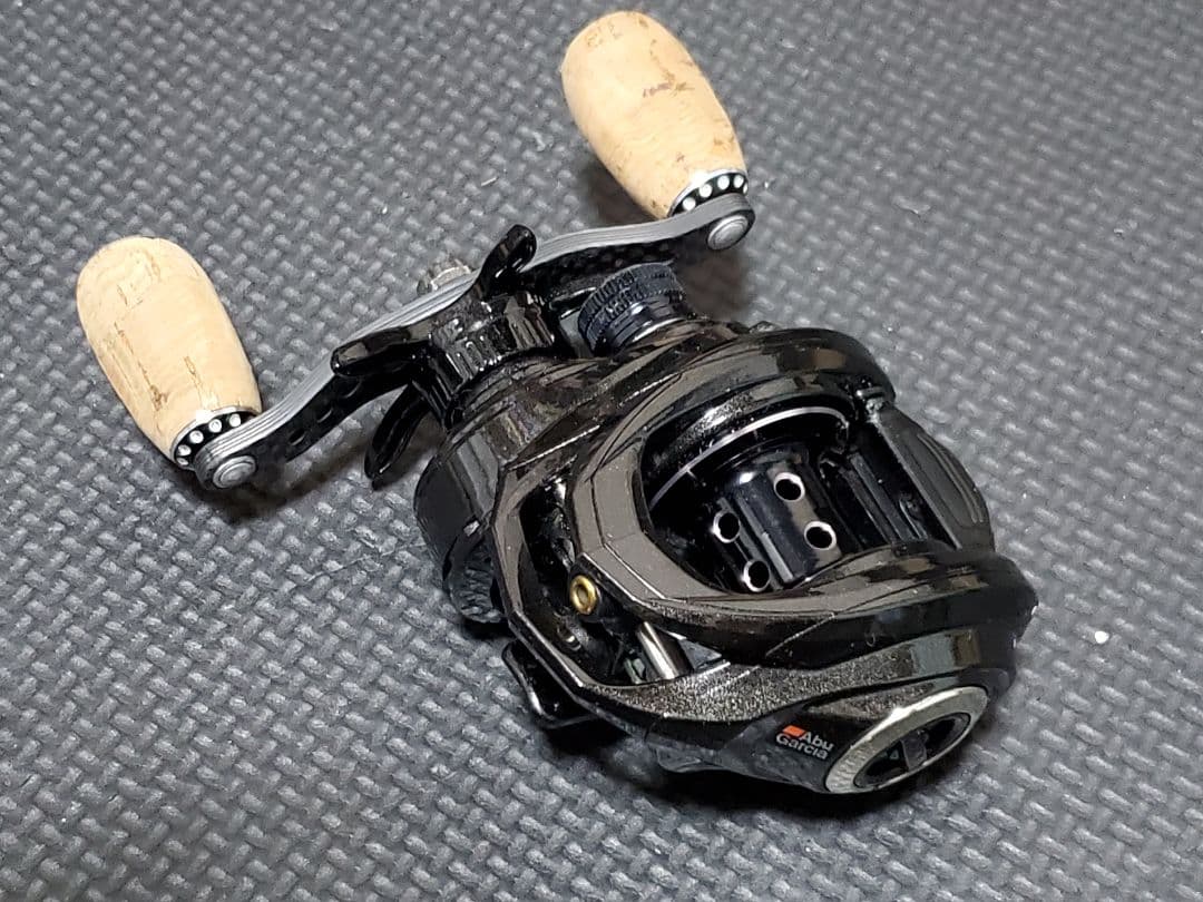 アブ・ガルシア ロキサーニ7 コルクハンドルノブ DFLノブ付き！ - メルカリ