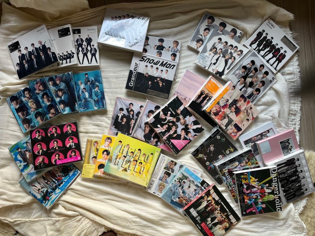 Man スノーマンシングル全形態まとめ売り　1st〜11thまで Snow Man 11th シングル『BREAKOUT / 君は僕のもの』7月31日発売《先着