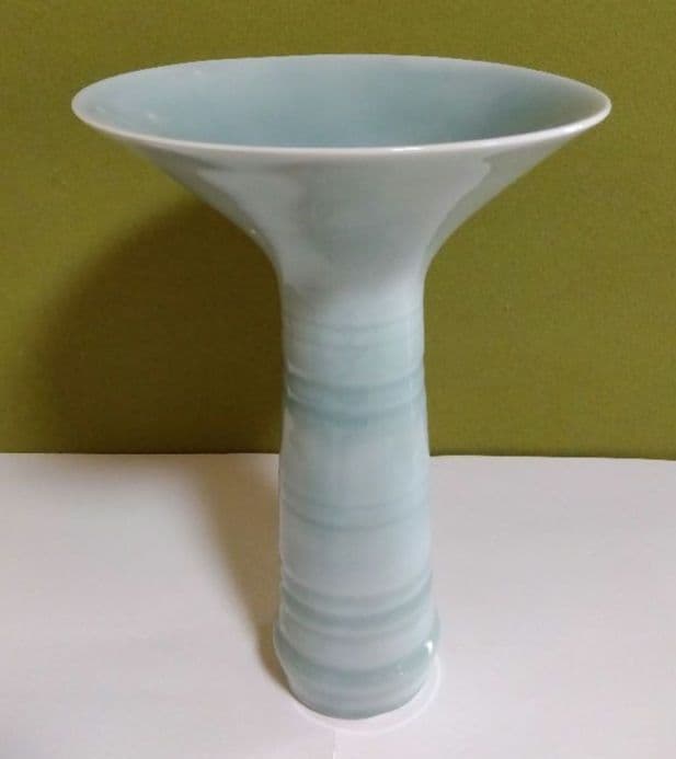 淡青磁 花器 秀島窯作 青磁 花瓶 | 有田焼作家の作品が買えるお店 ギャラリー器楽