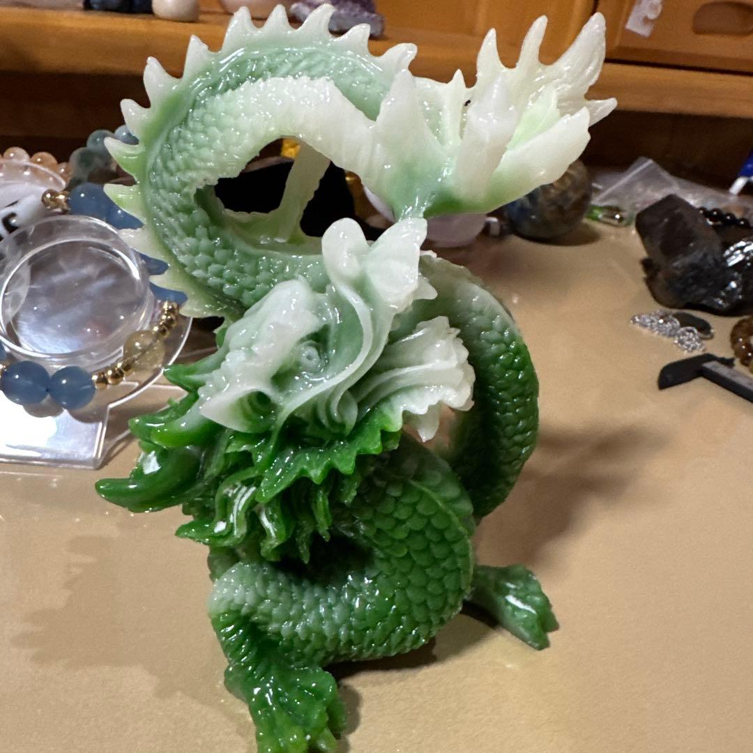 人工　夜光石　龍　置物　幸運 龍の置物 必勝 愛情運玉持ち ガラス細工 八角鏡 水盃セット 風水