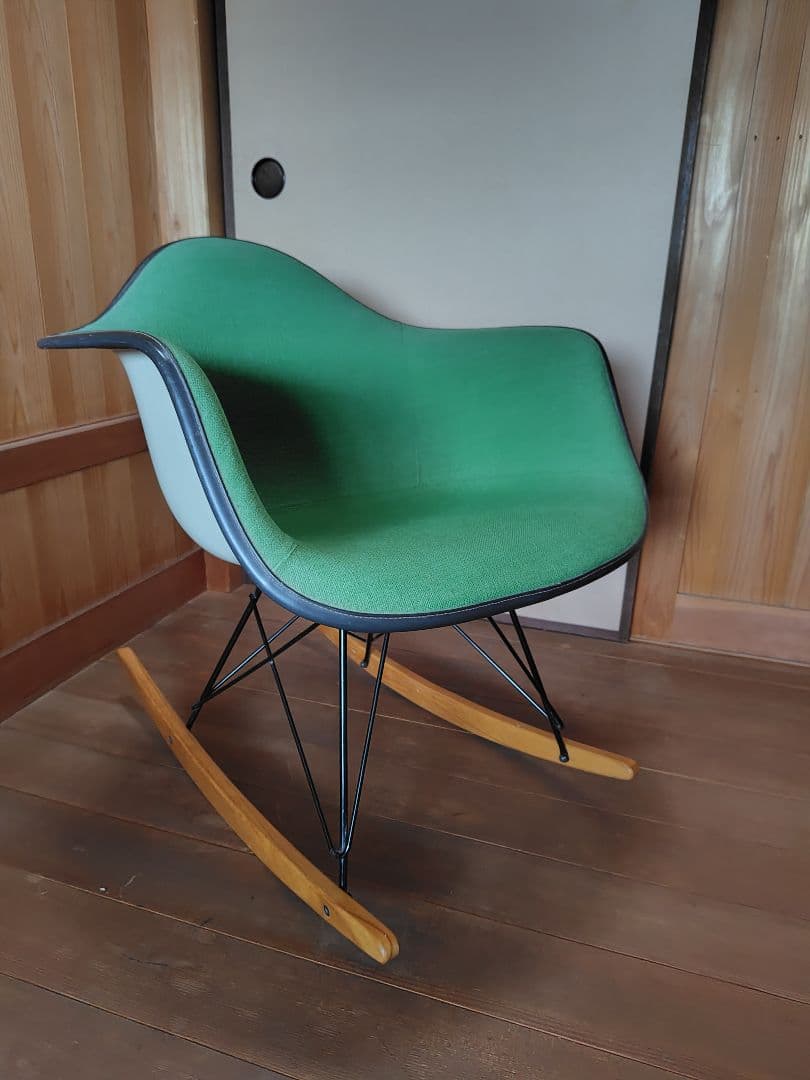 イームズ　ロッキンアームチェア　ヴィンテージ(1977年製) ※更に値下げ 楽天市場】ヴィンテージ 中古品 ハーマンミラー イームズ プラスチック