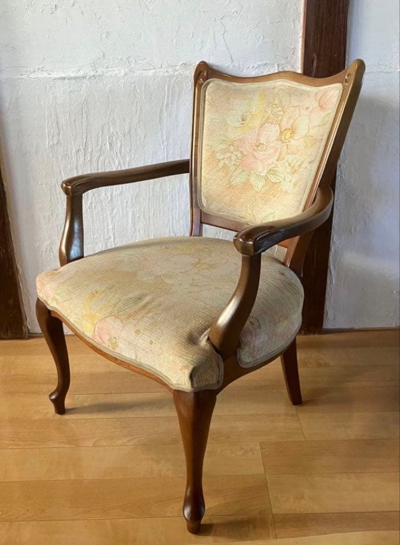 マルニ 猫足 アームチェア 花柄 | Compre na Mercari do Japão! | Buyee