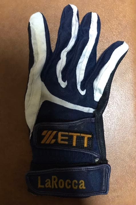 広島カープ ラロッカ選手 バッティンググローブ - メルカリ