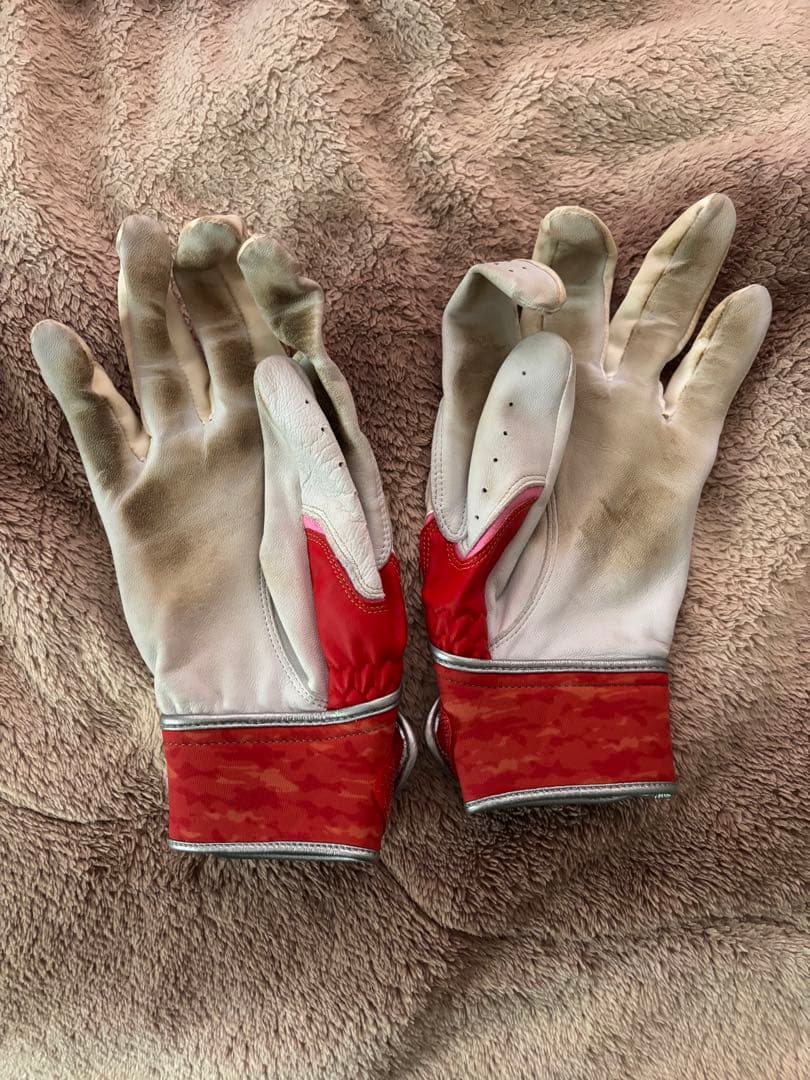 広島東洋カープの菊池涼介選手実使用バッティンググローブ - メルカリ