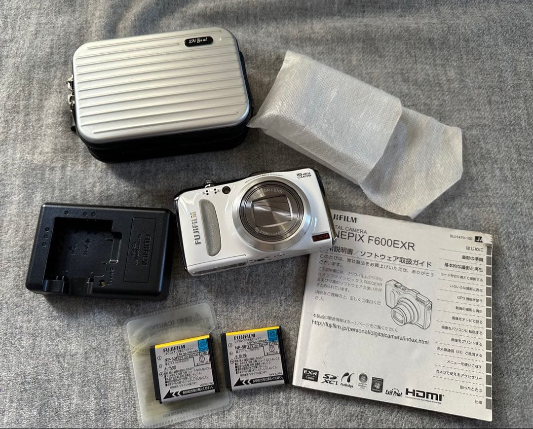 Fujifilm FinePix F600EXR バッテリー2個付き ケース付き - メルカリ
