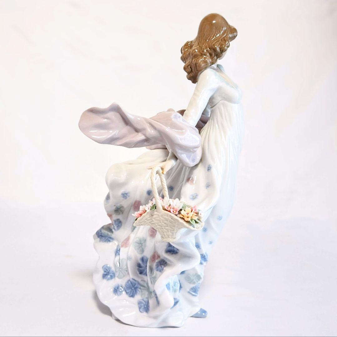 リヤドロ【美品】フィギュリン《春の輝き》No.5898