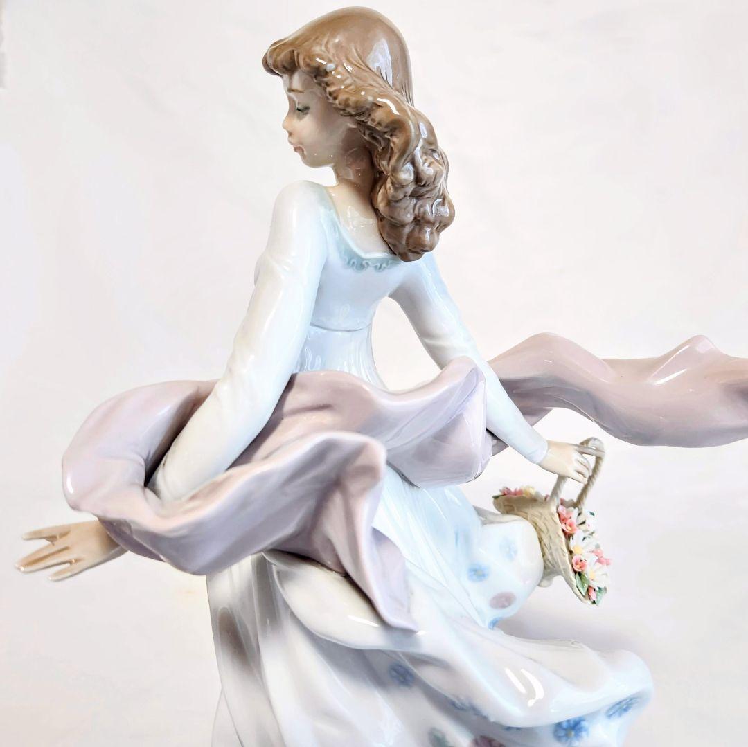 リヤドロ【美品】フィギュリン《春の輝き》No.5898