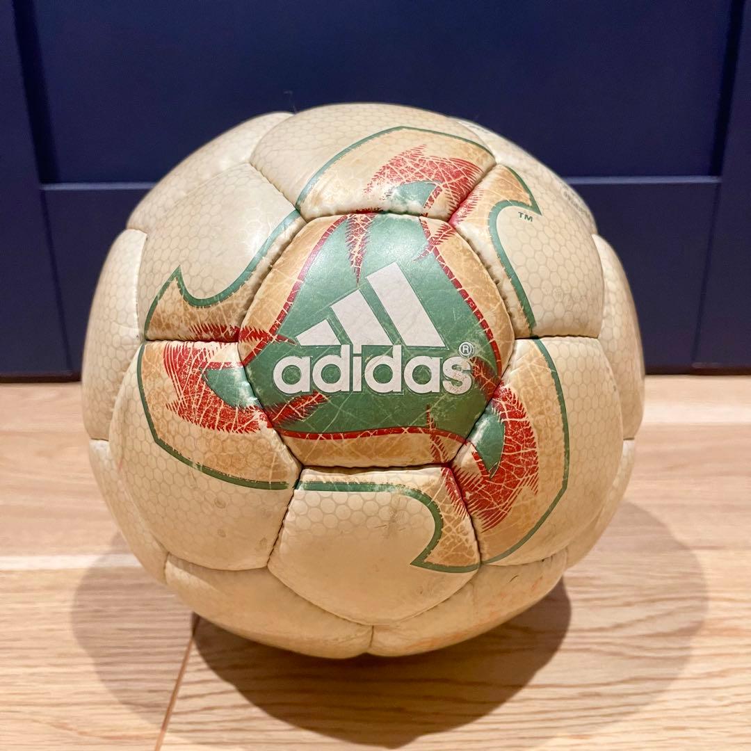 フィーバーノヴァ アディダス 2002年日韓 ワールドカップ公式球 - メルカリ