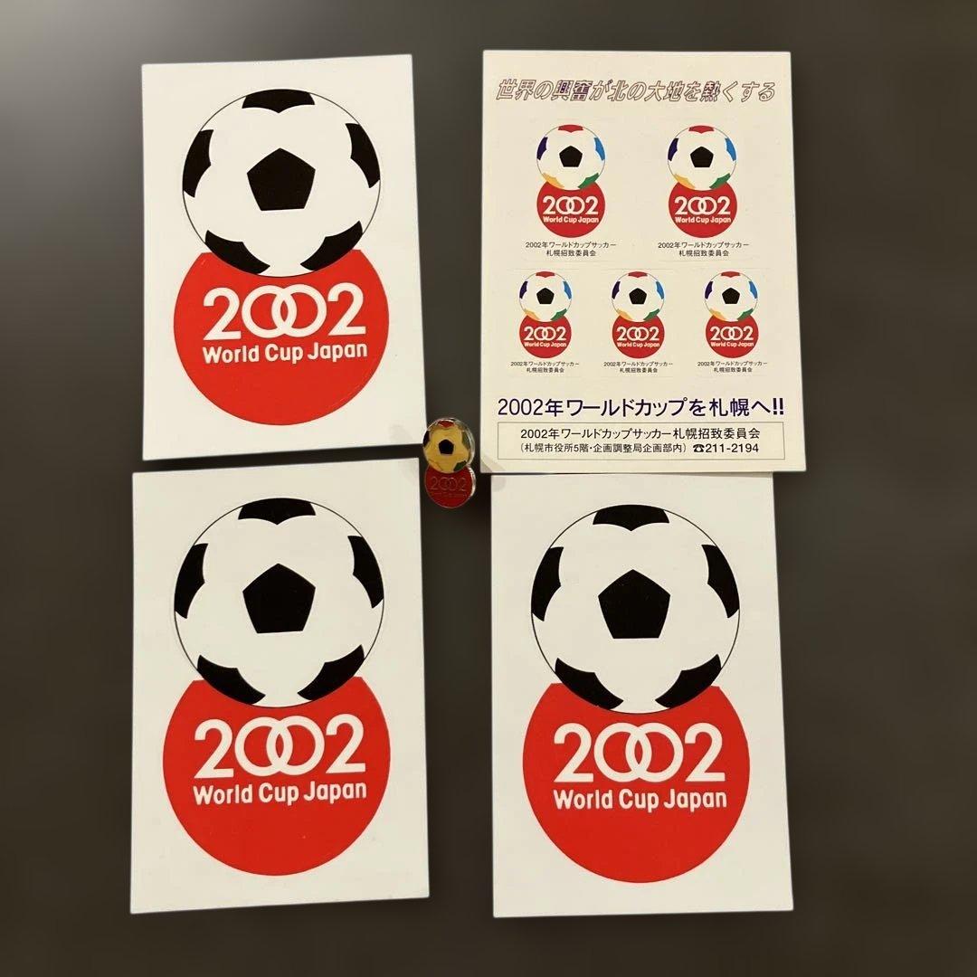 2002年ワールドカップ日本 記念ピンバッジ シールのおまけ - メルカリ