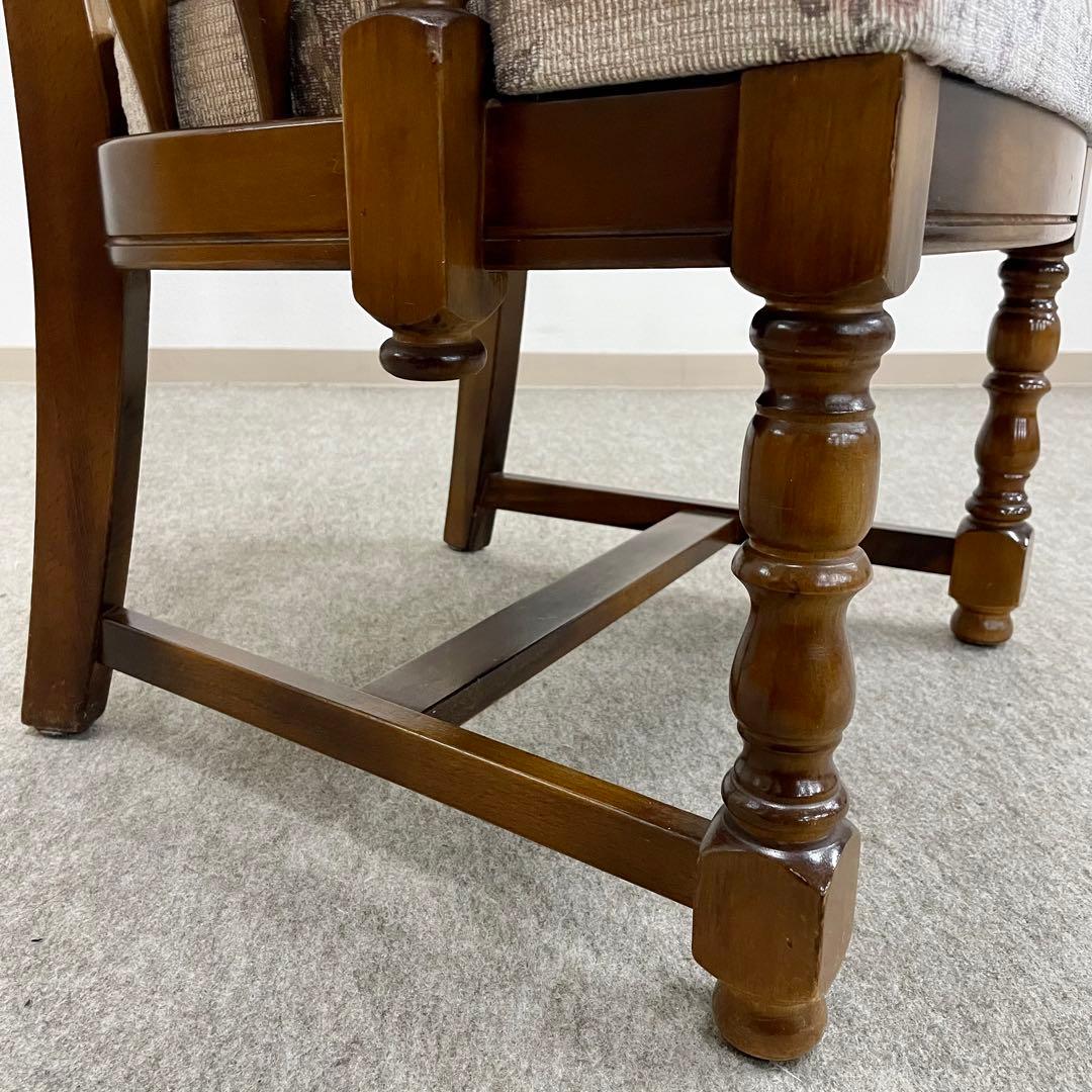 【カリモク】\"コロニアル\"CC3400 肘付食堂椅子