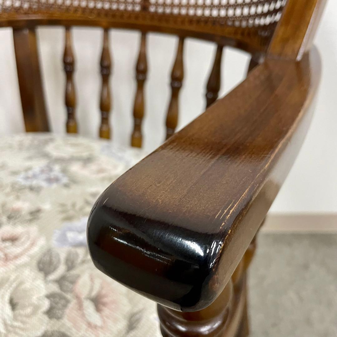 【カリモク】\"コロニアル\"CC3400 肘付食堂椅子