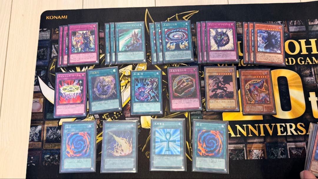 遊戯王引退品 ブルーアイズデッキ、ブラックマジシャンデッキ等 - メルカリ