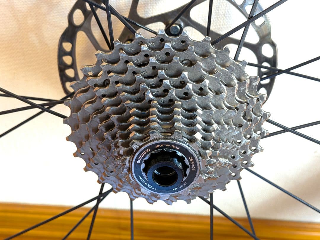 大幅値下】GUSTO アタッキ 45mmカーボン 11速スプロケ付 ディスク用