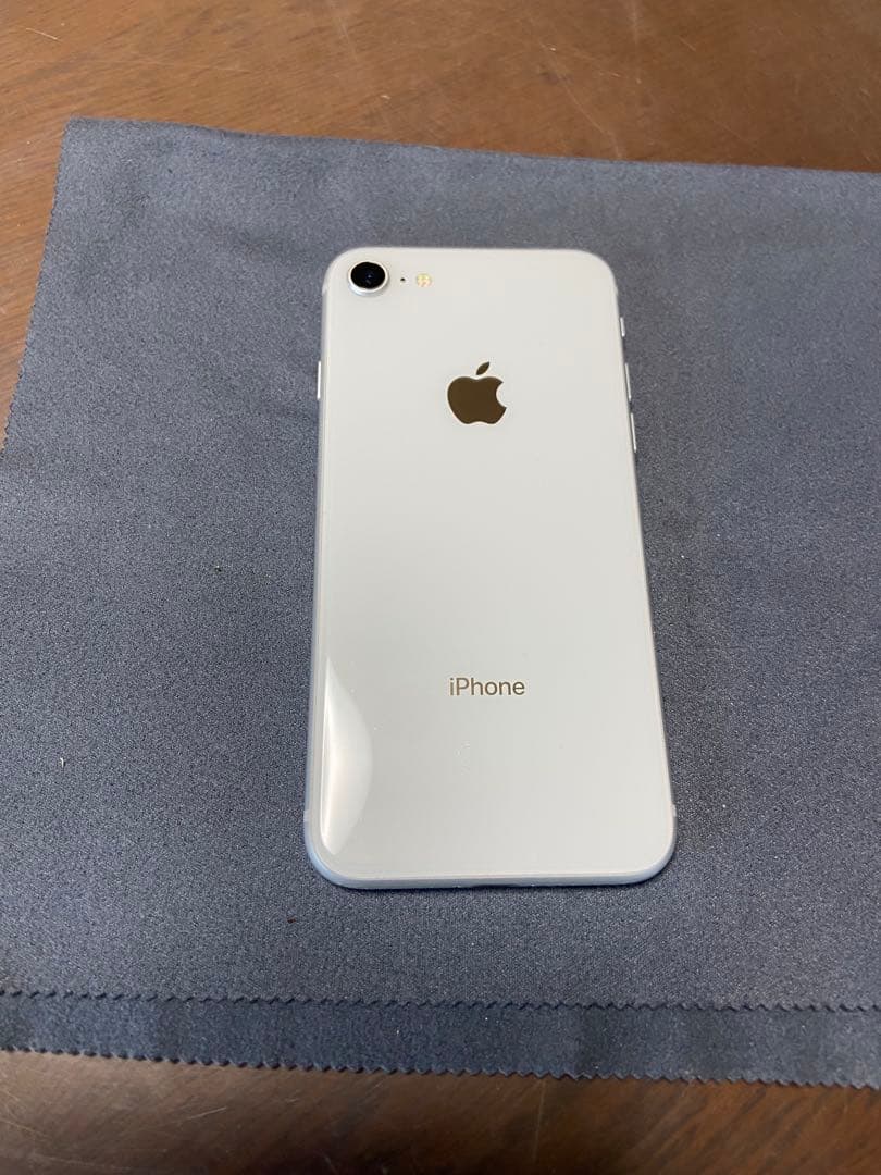 Apple iPhone 8ホワイト 4.7インチ 本体 - メルカリ