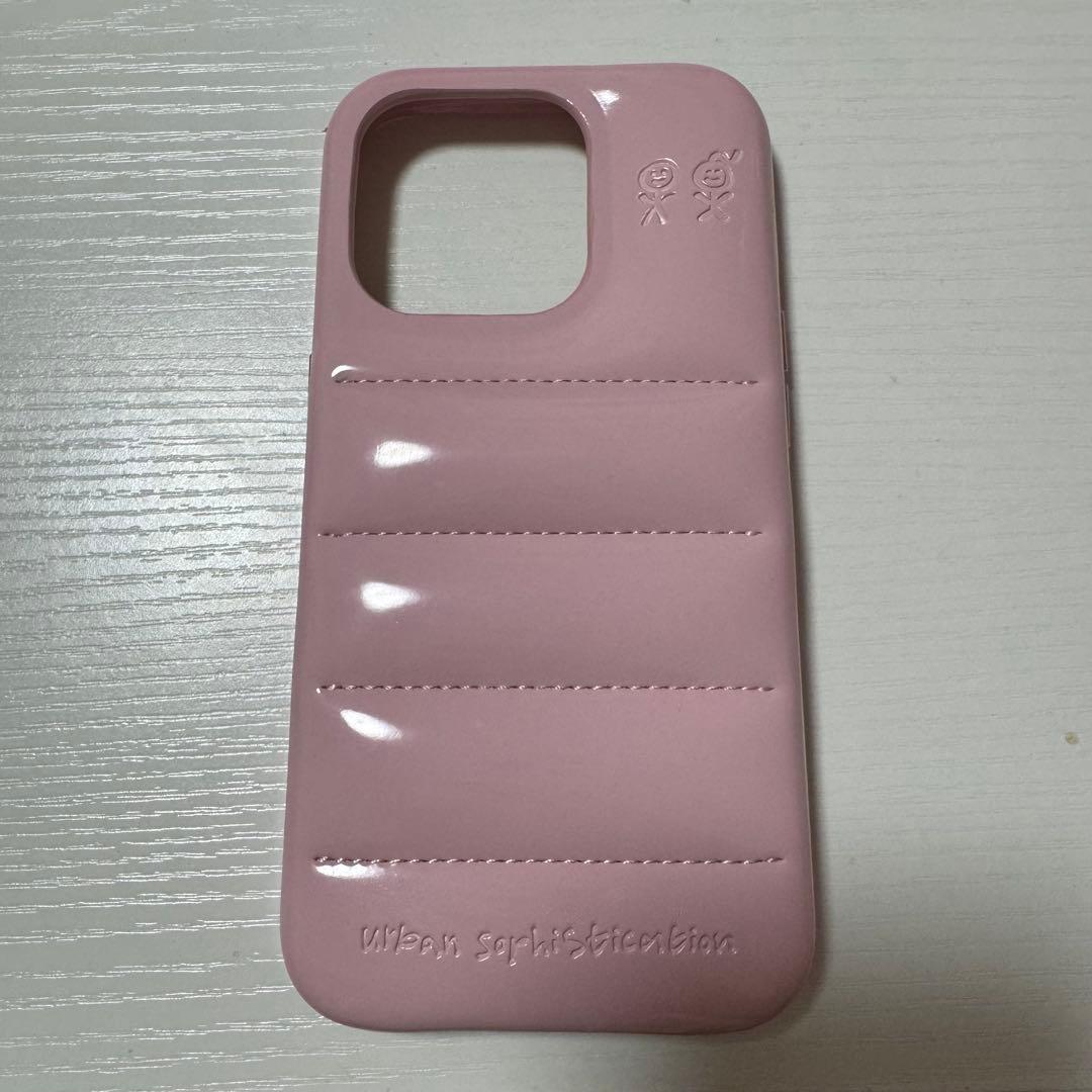 urbansophistication 【iPhone15proケース】 the-puffer-case-dark-cherry-