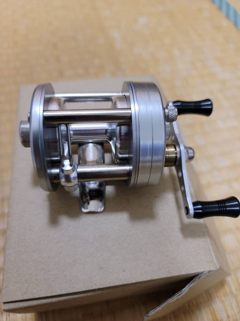 五十鈴工業　Tabby 301 タビー 左巻き 五十鈴工業 / イスズリール 【 Isuzu Tabby 301 / タビー 小型