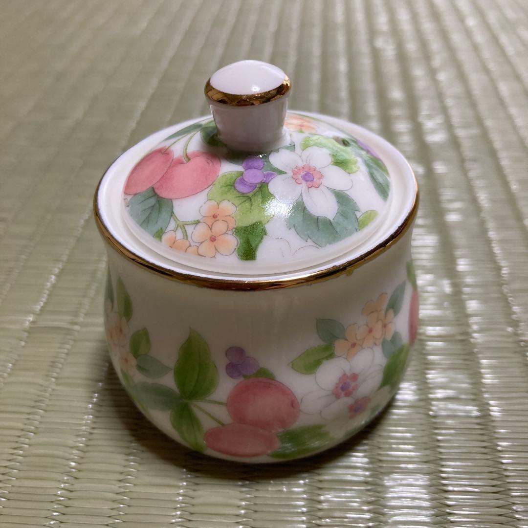 蓋つき花柄陶器 美品 - メルカリ
