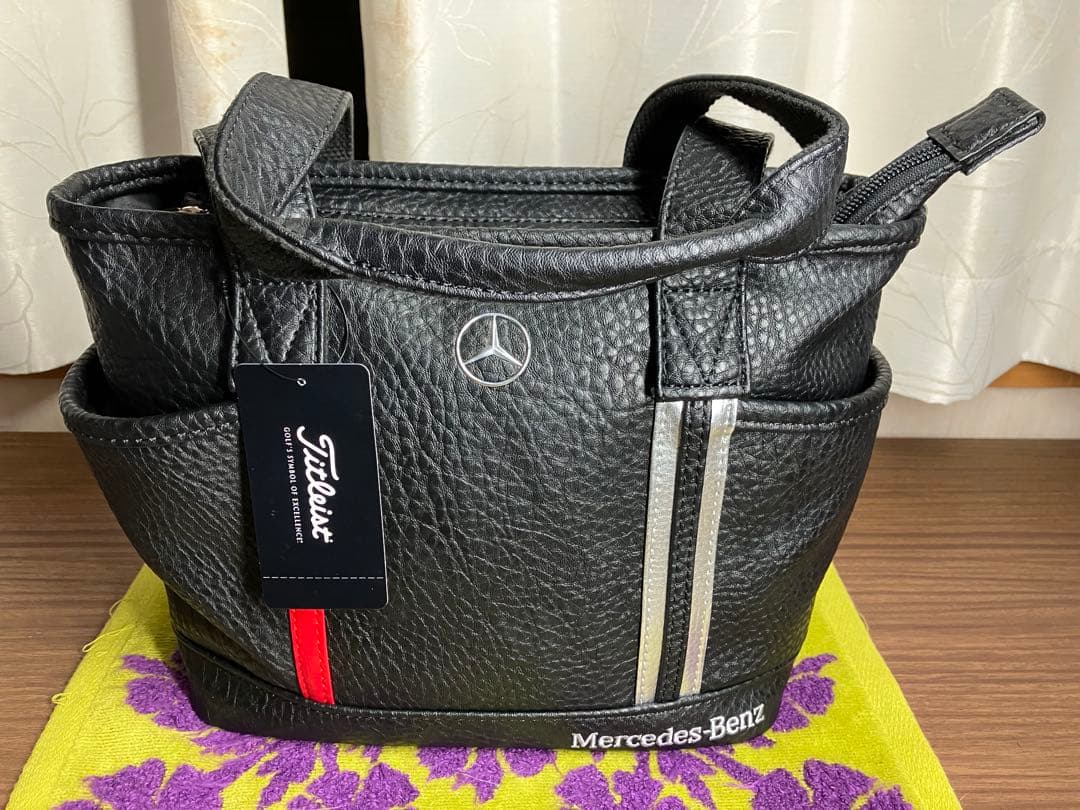 タイトリスト×メルセデスベンツ　コラボ　ラウンドトートバッグ　ブラック Amazon | [タイトリスト] メルセデス・ベンツ コラボ ラウンドトート