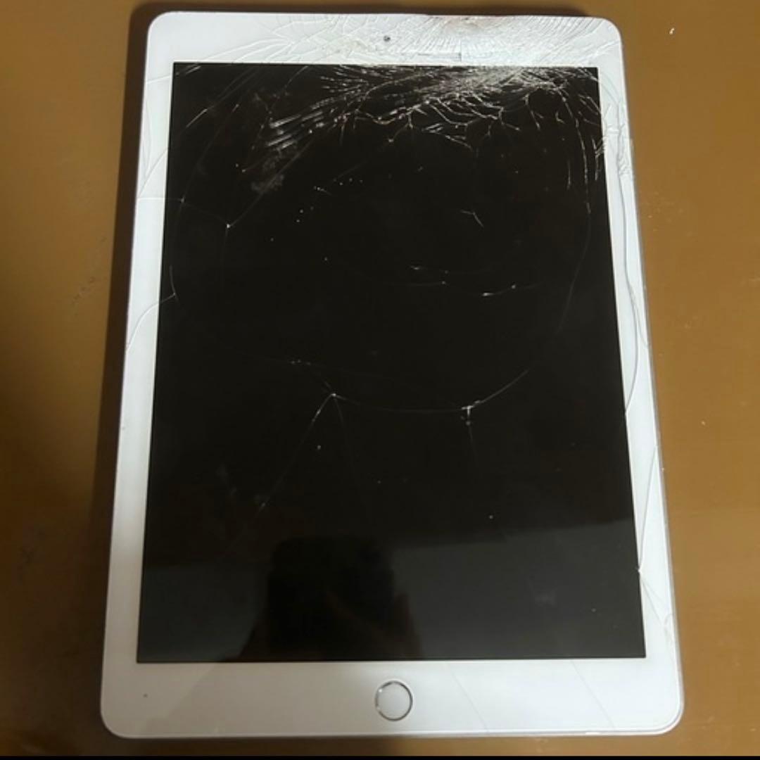 ジャンク品】iPad本体 第6世代 32GB 画面ひび割れあり ローズゴールド