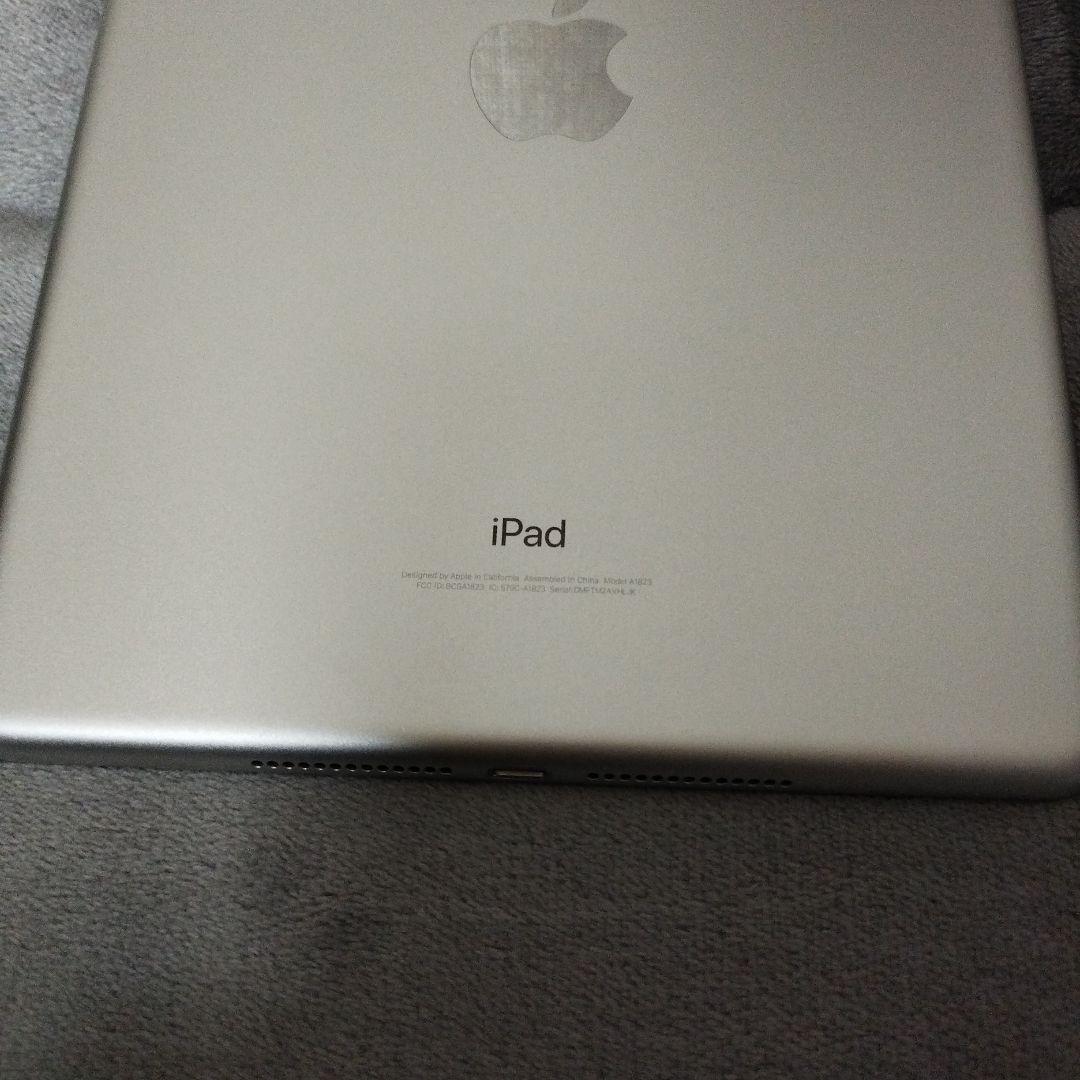 iPad 第5世代 32GB シルバー MP1L2J/A docomo版 - メルカリ