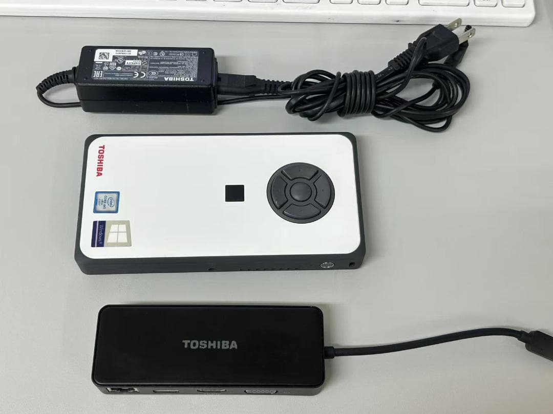 dynaEdge DE100/P m5-6y57 メモリ8GB/SSD256GB dynabook（ダイナブック） 展示品 デスクトップパソコン Dynabook